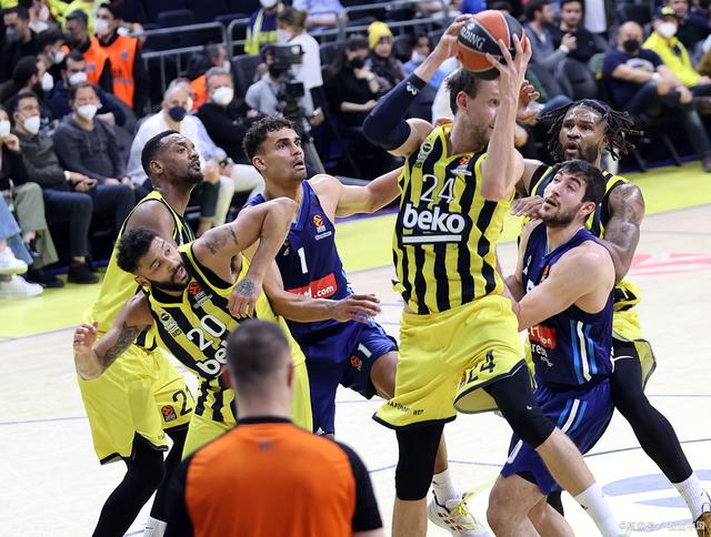 欧篮联国际比赛日走向成谜，上海久事回应争议，底气十足，轮换策略成焦点的简单介绍