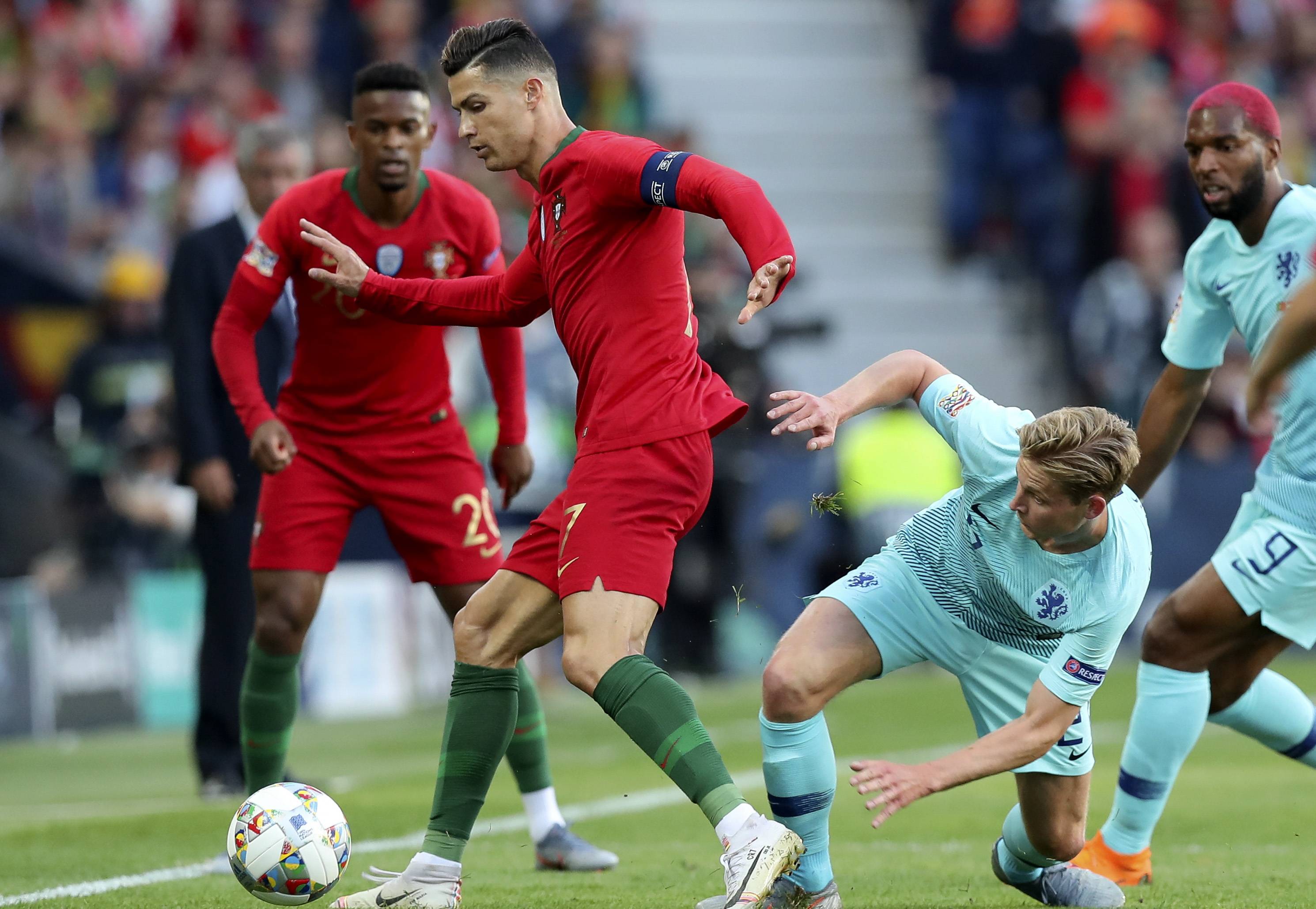 包含巴黎圣日耳曼围绕欧超杯外线爆发马德里竞技赛前手感冰凉,葡萄牙体育刷新队史纪录看傻球迷的词条 包含巴黎圣日耳曼围绕欧超杯外线爆发马德里竞技赛前手感冰凉,葡萄牙体育刷新队史纪录看傻球迷的词条